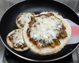 A picture of step 8 of Pepper mushroom mini bread pizza.