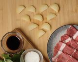 Foto langkah ke 2 dari resep Potato Meat Roll (Daging panggang gulung kentang).