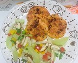 Foto del paso 4 de la receta: Hamburguesas de salmón con Ensalada Caigua Chilena y mix de pimientos Hongos!!