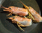 Foto del paso 2 de la receta: Arroz con marisco y espárragos