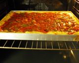 Foto del paso 15 de la receta: Coca de tomate y de harina con longanizas blancas