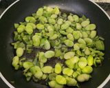Foto del paso 3 de la receta: Paella de habas tiernas con su vaina