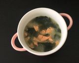 Hình bước làm 2 của món Soup miso rong biển cá hồi