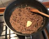 Foto del passaggio 7 della ricetta Risotto al radicchio tardivo sfumato al vino rosso