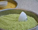 A picture of step 1 of Bánh tét.