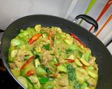 รูปขั้นตอนการทำที่ 3 ของ สปาเก็ตตี้แกงเขียวหวานไก่