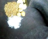 Foto langkah ke 1 dari resep 258. Rempeyek Kacang Ijo Renyah (Menambah adonan dengan Es Batu).