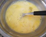 Foto del paso 2 de la receta: Omelette con cebollita y muzzarella