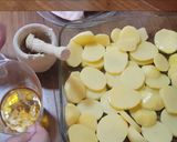 Foto del paso 3 de la receta Muslos de pollo con patatas en salsa de licor 43