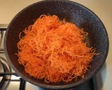 Foto del passaggio 11 della ricetta Spaghetti di carote al timo e zest di limone con pesto di basilico rucola e noci