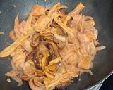 รูปขั้นตอนการทำที่ 4 ของ หมูสามชั้นผัดเต้าหู้ยี้