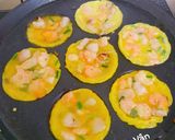 Hình bước làm 3 của món Bánh khọt tôm thịt