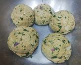 A picture of step 3 of Jowar and Methi Paratha.