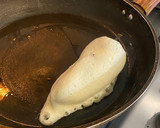 Foto del paso 2 de la receta: Chiles capeados rellenos de queso en caldillo de tomate