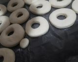 A picture of step 5 of Donuts.