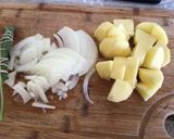 Foto del passaggio 3 della ricetta Vellutata di zucca all'arancia e zenzero, con pinoli tostati e pepe tostato e pestato