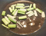 Foto del paso 2 de la receta: Ajos Tiernos (Ajetes) con Champiñones