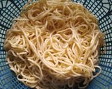 Foto langkah ke 2 dari resep Mie Goreng Rumahan.