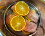 Foto del paso 2 de la receta: Salmón al vapor con naranja y judías verdes