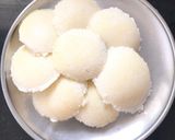 A picture of step 5 of Instant poha idli.