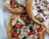 صورة لخطوة 6 من وصفة بيتزا 🍕 بالصمون الفرنسي