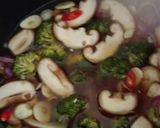 Gambar langkah 4 resipi Chicken and Mushroom Rice Cooker.