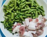 รูปขั้นตอนการทำที่ 1 ของ หมูสามชั้นผัดพริกแกงใต้ใส่ถั่วฝักยาว