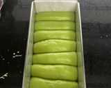 Foto langkah ke 4 dari resep Roti Sobek Pandan Isi Keju.