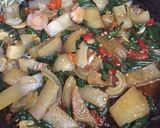 Foto langkah ke 2 dari resep Tumis kikil cabai hijau.