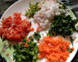 A picture of step 3 of Mix veg rava uttapam.