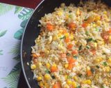 Hình bước làm 4 của món Cơm chiên bơ trứng