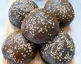 Hình bước làm 6 của món Hamburger nguyên cám tinh than tre