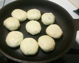 Foto langkah ke 4 dari resep Bakpia kacang ijo teflon.