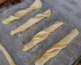 Foto del paso 8 de la receta: Lazos de hojaldre rellenos de crema de almendras y puntas de chocolate