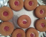 જેલી બિસ્કિટ રોલ(jelly biscuit roll Recipe in gujarati) રેસીપી સ્ટેપ1ફોટો