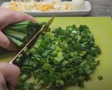 Foto del paso 2 de la receta: Empanada de cebolleta o cebolla de verdeo con huevo duro