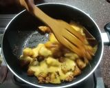A picture of step 5 of Khatti meethi Aam aloo ki sabji.
