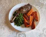 Fokhagymás libacomb édesburgonyával és zöldborsóval recept fázis 6 fotója