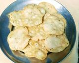 A picture of step 4 of Mathri salted crackers.