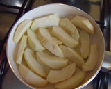 Foto del paso 1 de la receta: Crêpes con manzanas al ron y semillas de amapolas
