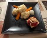 Foto del paso 4 de la receta Verdura hervida con lámina de tomate y atún