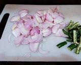A picture of step 2 of Onion bitter gourd.