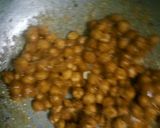 A picture of step 6 of Bhune chane ke ladoo.