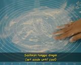 Foto langkah ke 3 dari resep Bolen Pisang Lilit.