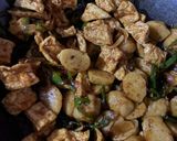 Foto langkah ke 6 dari resep Tumis pentol tahu cabe ijo menu sahur simpel.