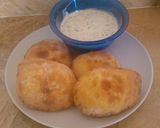 Foto del paso 8 de la receta: Pastelitos y tequeños. Con salsa tártara a lo zuliano