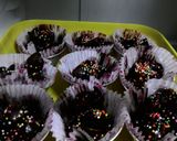Foto langkah ke 1 dari resep Chocolate Crunchies with Rainbow Sprinkle.