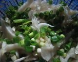 Foto langkah ke 1 dari resep Tumis Jamur.