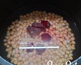 A picture of step 1 of Beetroot Hummus.
