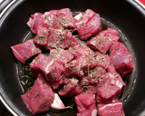 Foto del paso 5 de la receta: Ternera en salsa con guisantes y especias nobles